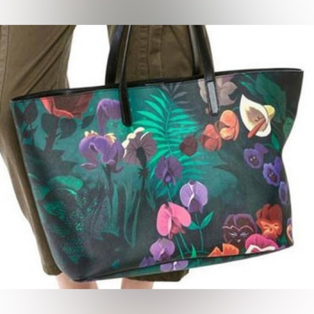 MARC BY MARC JACOBS X DISNEY Alice In Wonderland Tote & Pouch - Picture 5 of 15